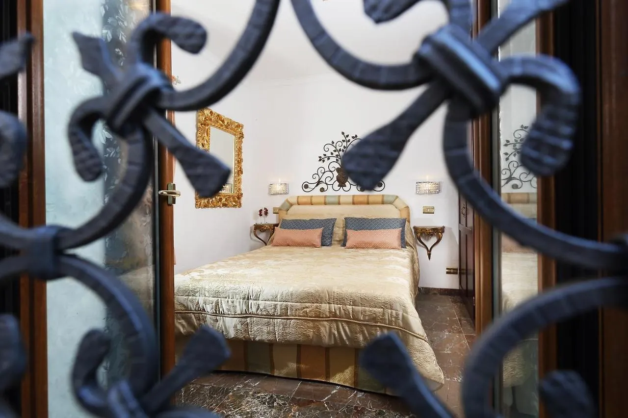 Luxury Villa Taormina City Center, Terrace With Views 0*,  Италия